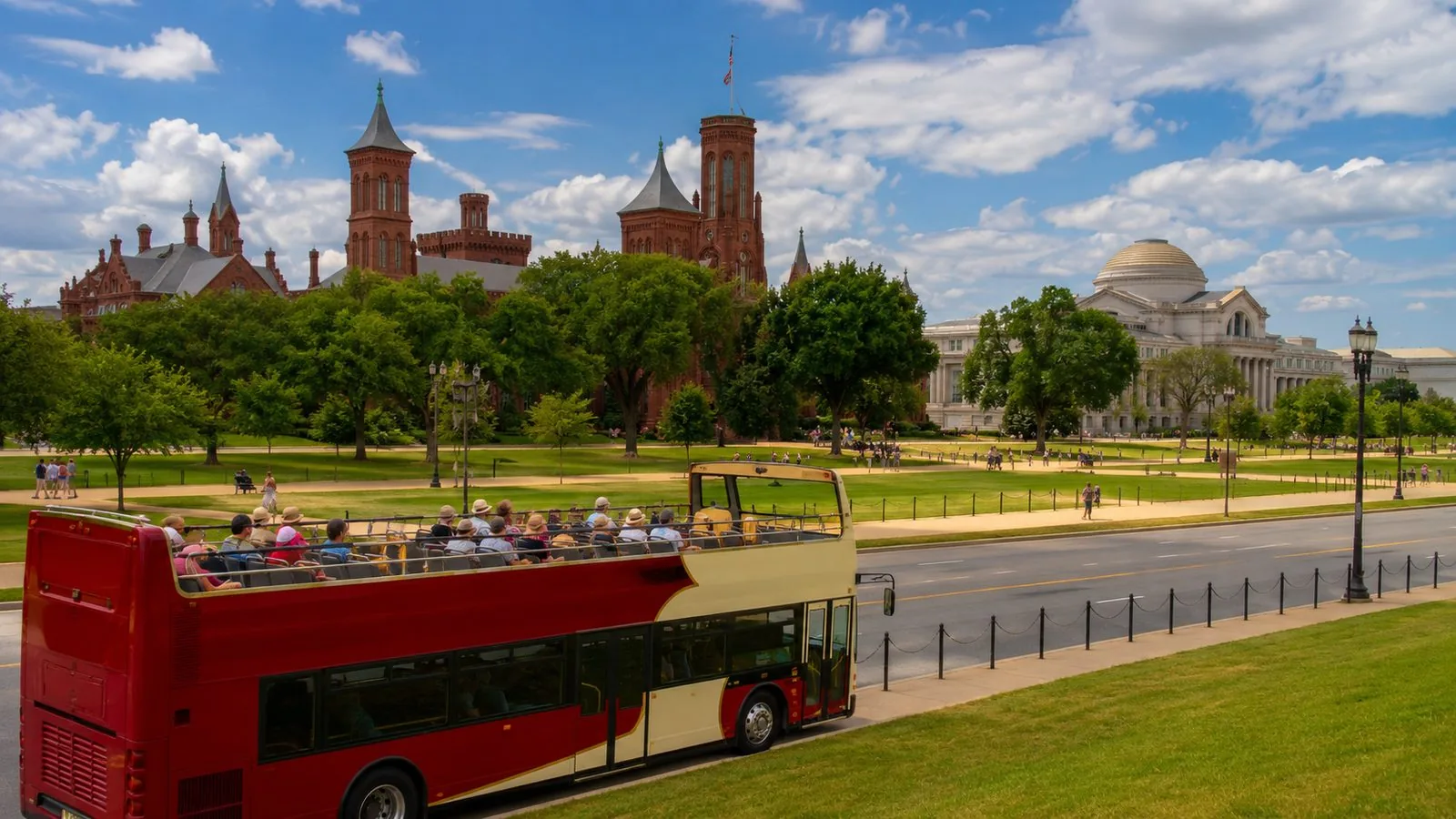 DC: Hop-on-Hop-off-Tour mit 18 Stopps & Arlington-Audiotour